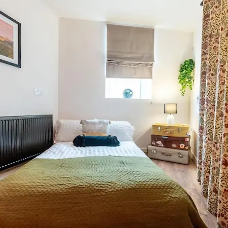 The Wanderer - Lovely 3Bd House - Upto 10 Guests. Cardiff Exterior photo