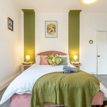 The Wanderer - Lovely 3Bd House - Upto 10 Guests. Cardiff Exterior photo