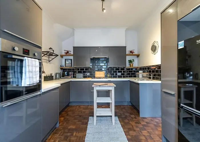 The Wanderer - Lovely 3Bd House - Upto 10 Guests.