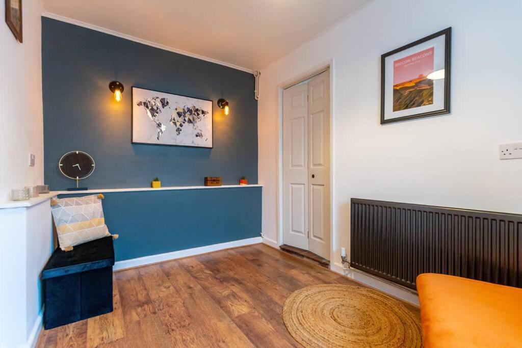 The Wanderer - Lovely 3bd House - Upto 10 Guests. Holiday home Cardiff