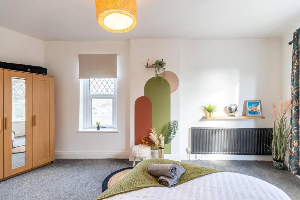 Holiday home The Wanderer - Lovely 3bd House - Upto 10 Guests. *